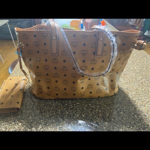 This is a brand new MCM bag. Never used.